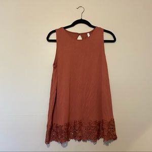 Women’s Sleeveless Shirt